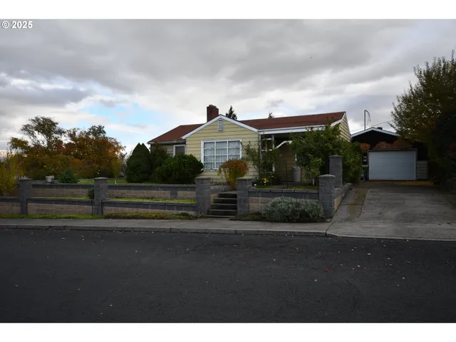 a view of a garden with houses
