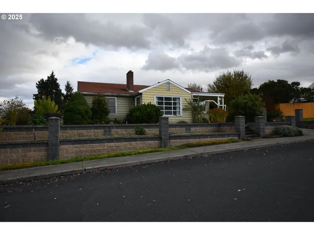 $375,000 | 1300 View Court, The Dalles, OR 97058
