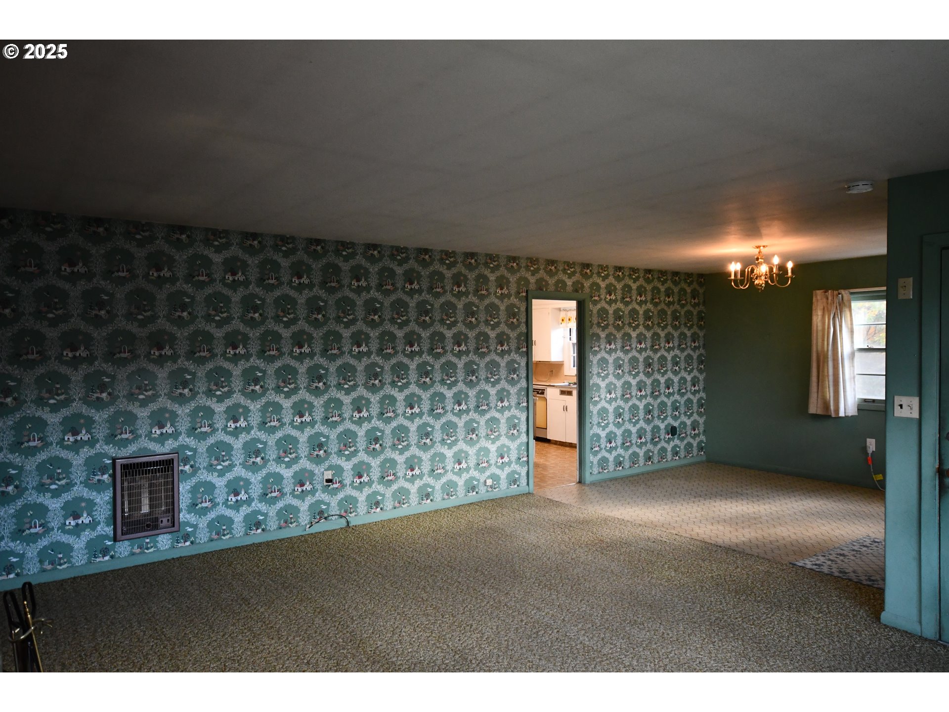 1300 View Court The Dalles, OR 97058 - Photo 7 of 45 a view of an empty room and window
