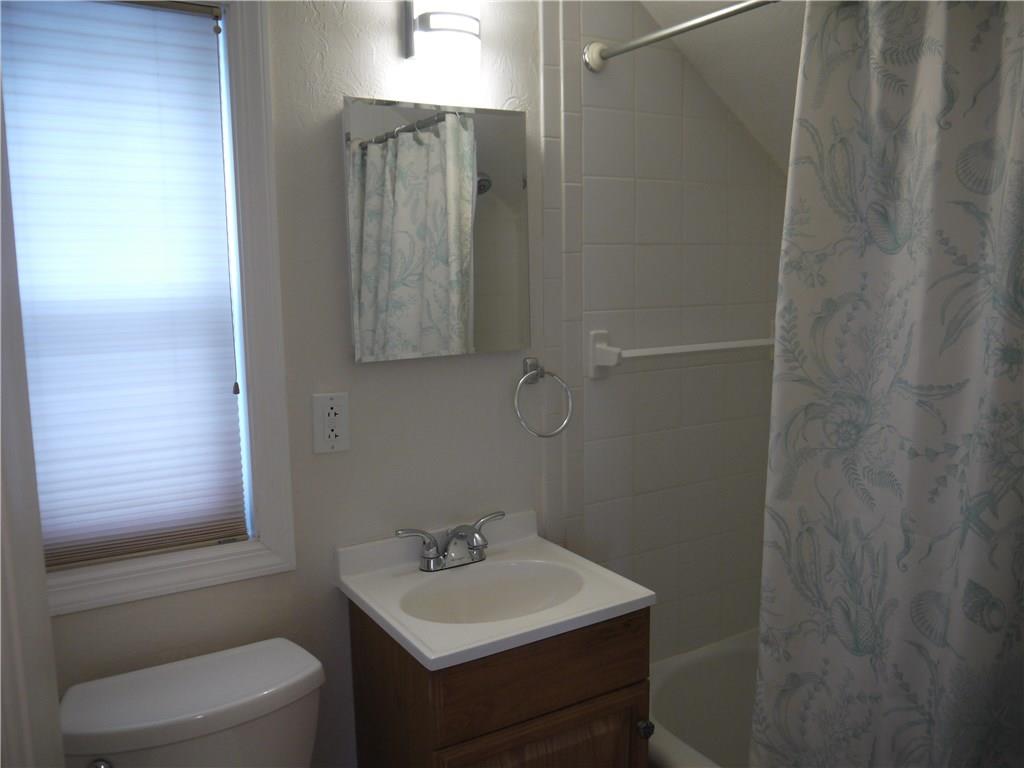 568 Highview Road Pittsburgh, PA 15234 - Photo 17 of 25 UPDATED MAIN BATH