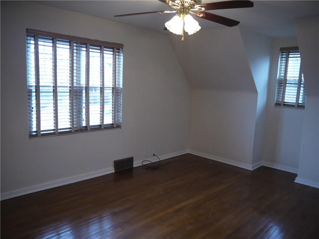 568 Highview Road Pittsburgh, PA 15234 - Photo 18 of 25 SPACIOUS MASTER BEDROOM