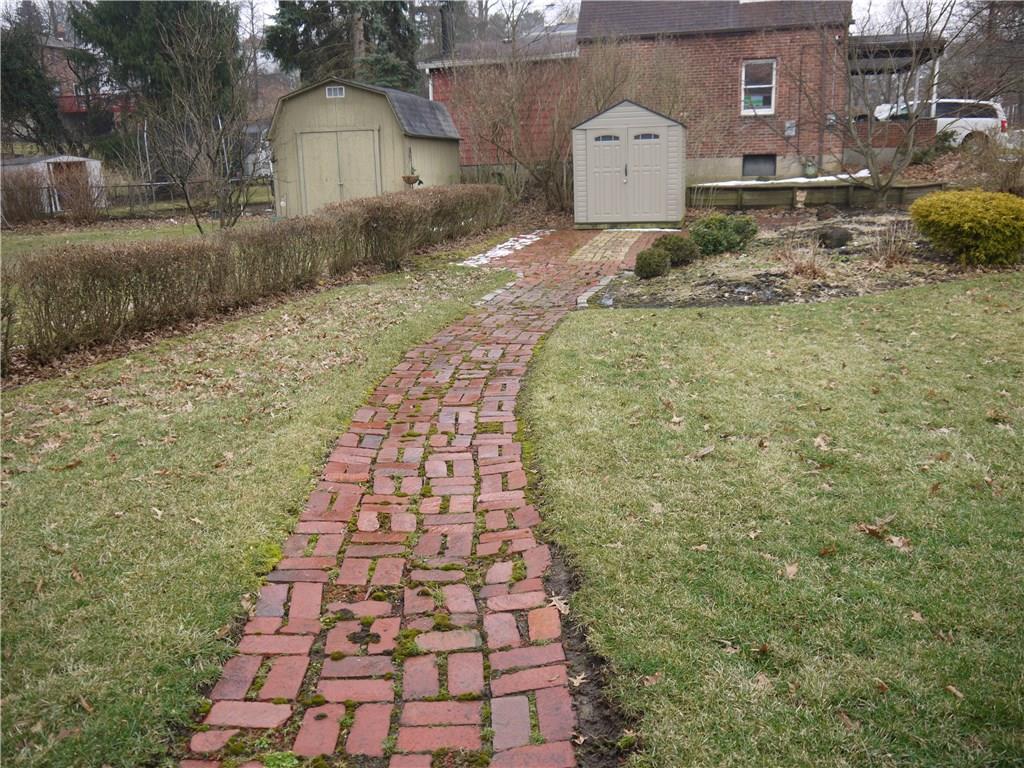568 Highview Road Pittsburgh, PA 15234 - Photo 23 of 25 HUGE SIDE YARD