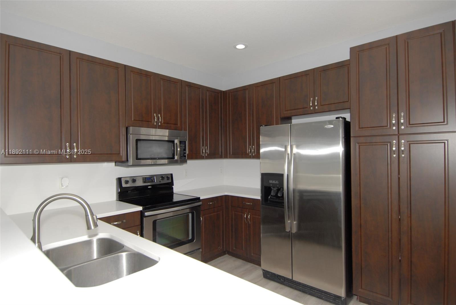 7636 Foxcroft Lane Davie, FL 33328 - Photo 7 of 34