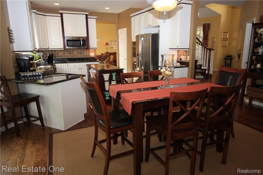 3372 Paddington Court Rochester, MI 48309 - Photo 3 of 32 Kitchen dinning/breakfast nook