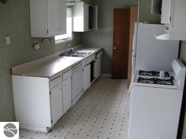 2253 Tamara Road Kalkaska, MI 49646 - Photo 5 of 19 1727915-4.JPG