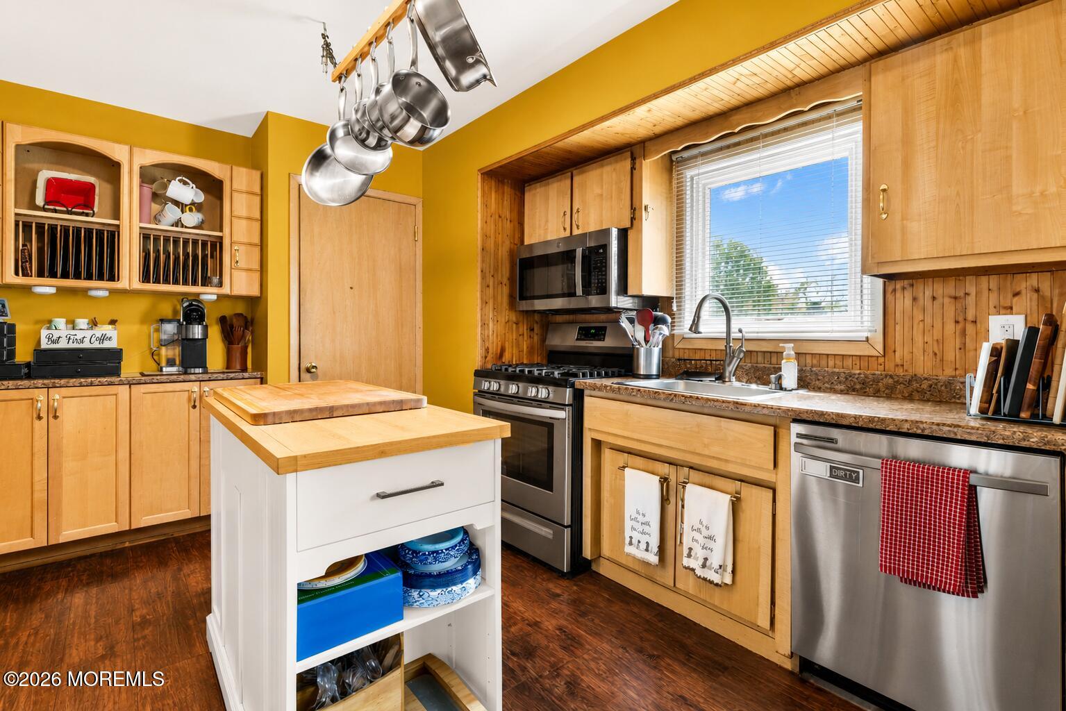 981 Hyson Road Jackson, NJ 08527 - Photo 7 of 28 kitchen2