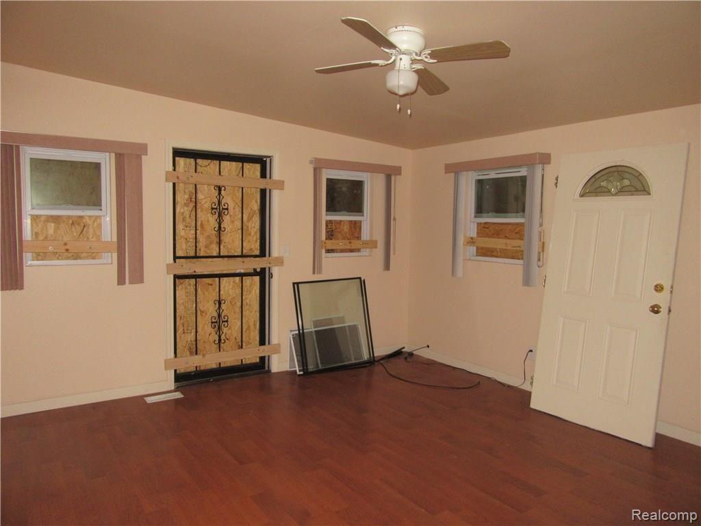 3586 Spring Hill Avenue Inkster, MI 48141 - Photo 8 of 20 021.JPG