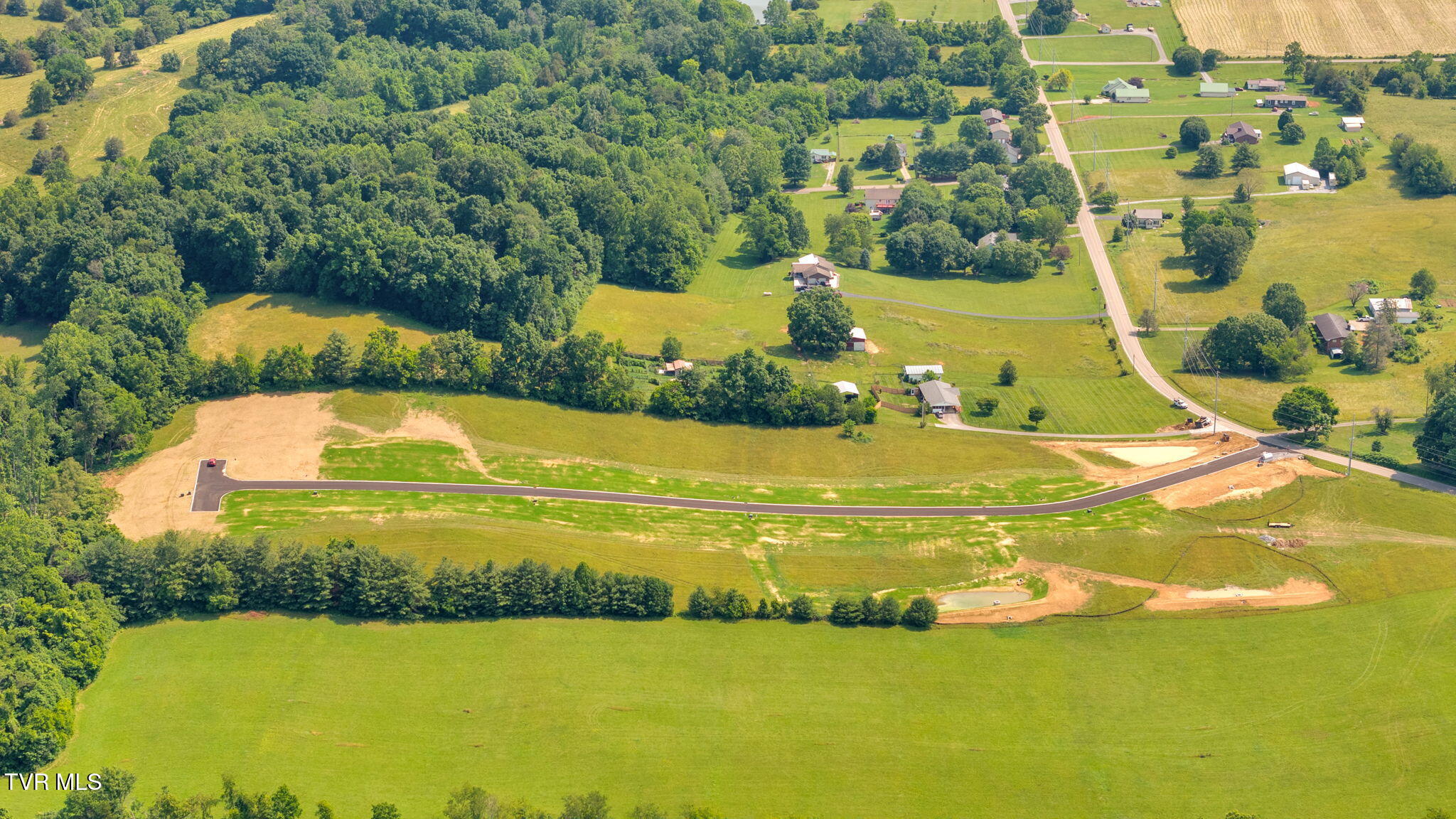 403 Tortoise Way, Unit 3 Jonesborough, TN 37659 - Photo 2 of 4 9-web-or-mls-DJI_20250602111410_0119_D