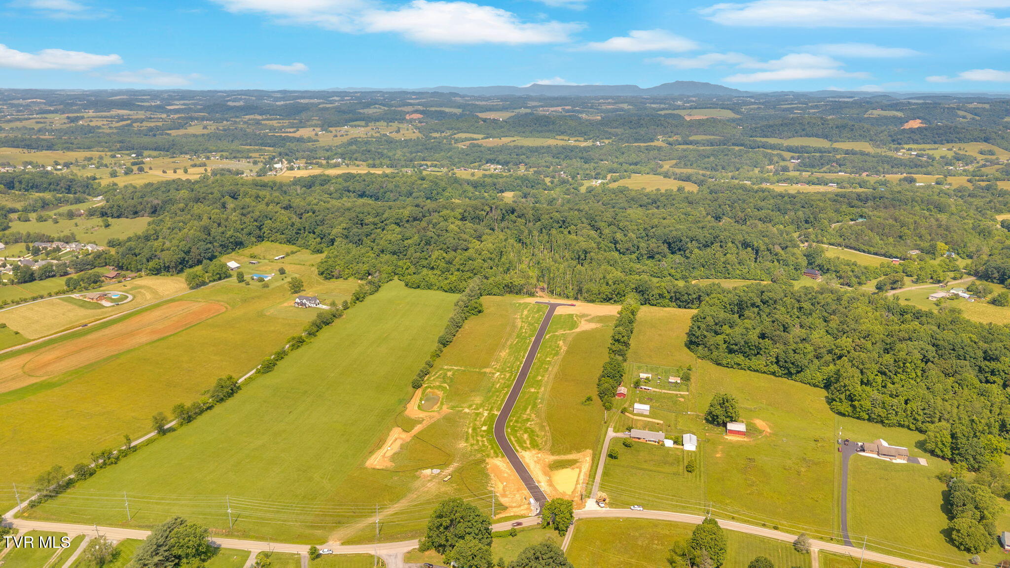 403 Tortoise Way, Unit 3 Jonesborough, TN 37659 - Photo 3 of 4 12-web-or-mls-DJI_20250602111534_0128_D