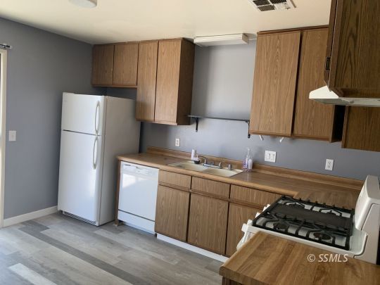 525 Commercial Avenue Ridgecrest, CA 93555 - Photo 9 of 17
