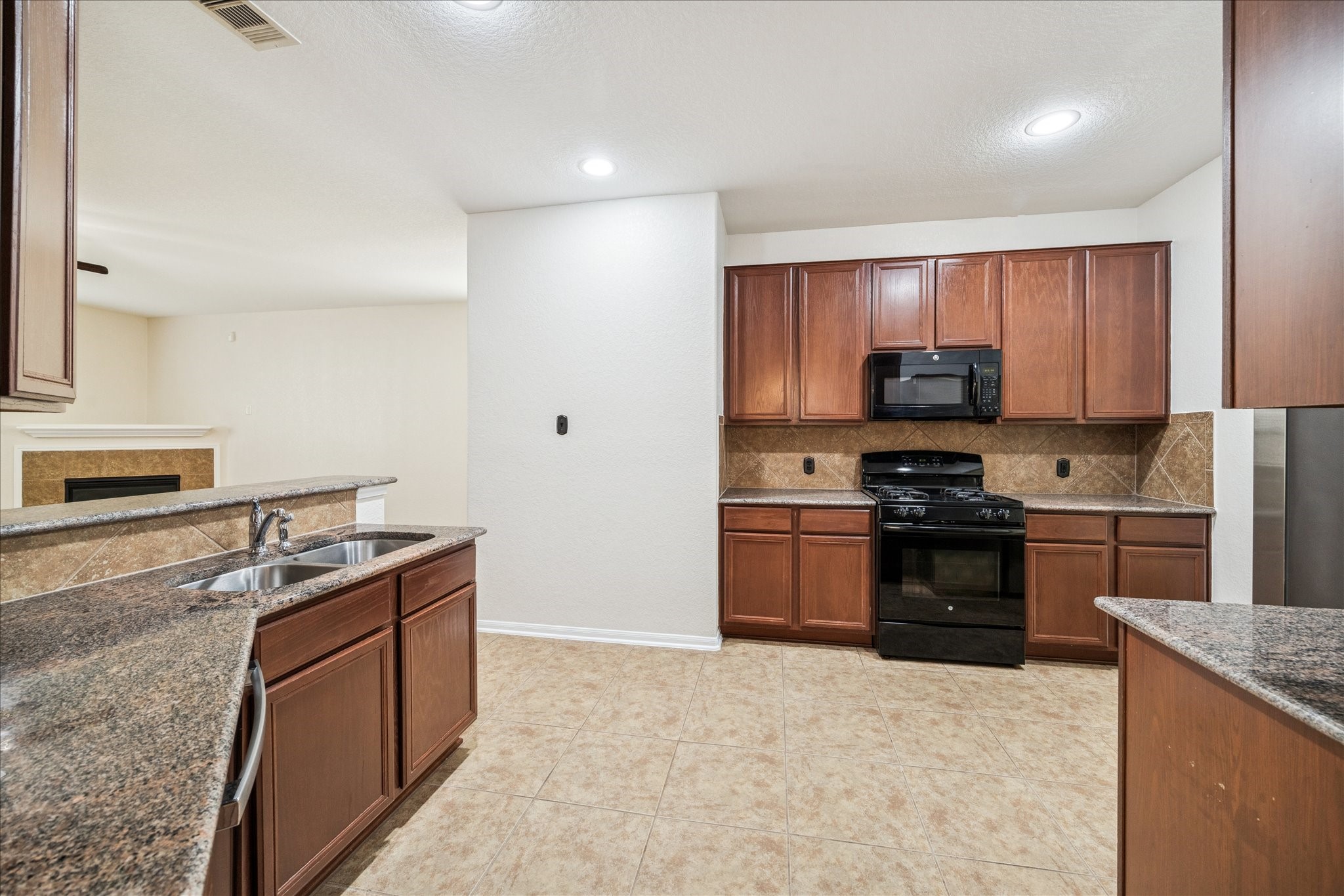 5307 Espuela Lane Baytown, TX 77521 - Photo 12 of 35