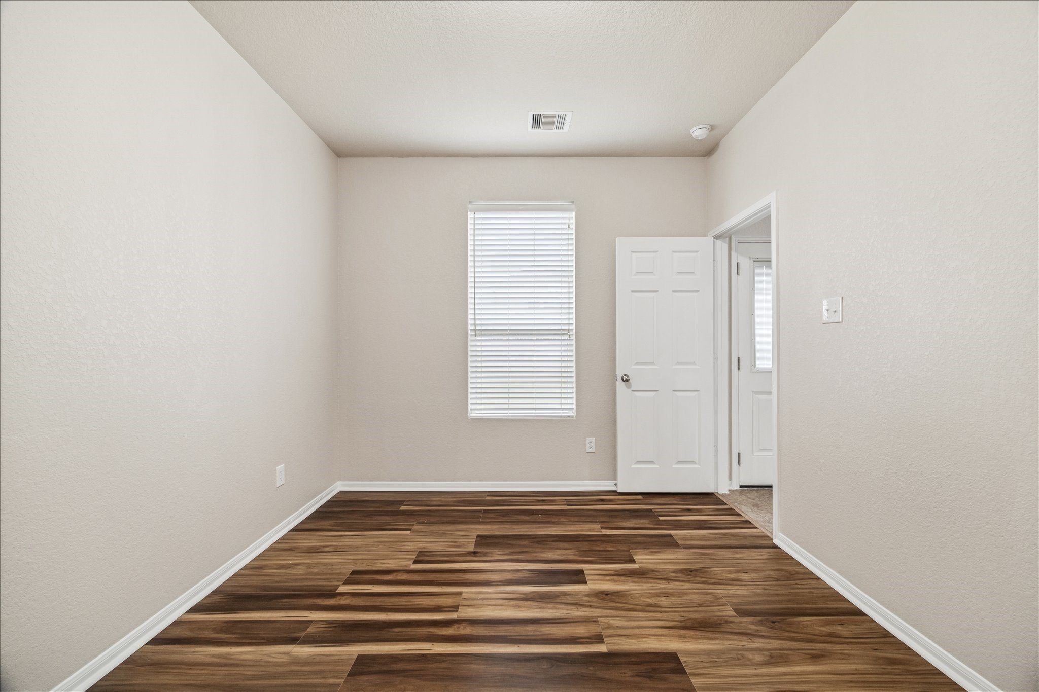 5307 Espuela Lane Baytown, TX 77521 - Photo 25 of 35 Secondary Bedroom 1 (first floor)