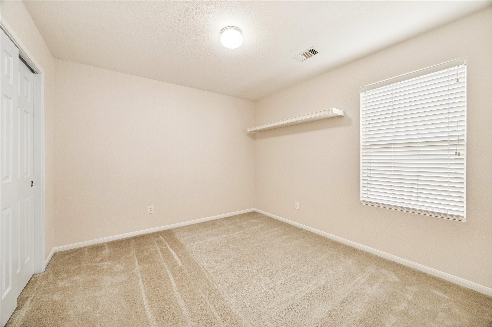 5307 Espuela Lane Baytown, TX 77521 - Photo 27 of 35 Secondary Bedroom 2 (second floor)