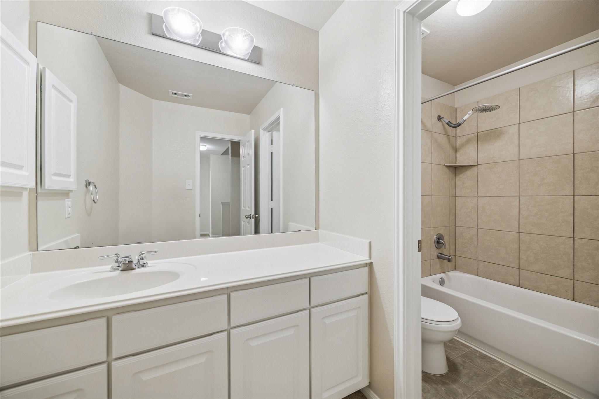 5307 Espuela Lane Baytown, TX 77521 - Photo 31 of 35 Secondary Bathroom 2