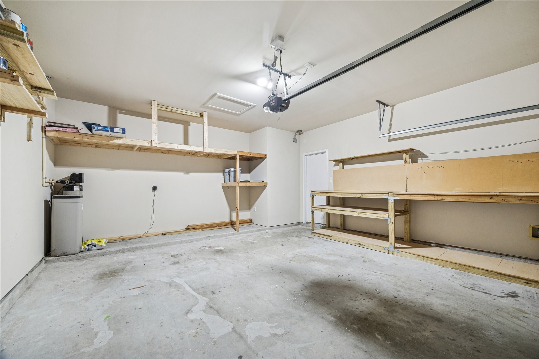 5307 Espuela Lane Baytown, TX 77521 - Photo 34 of 35 Garage