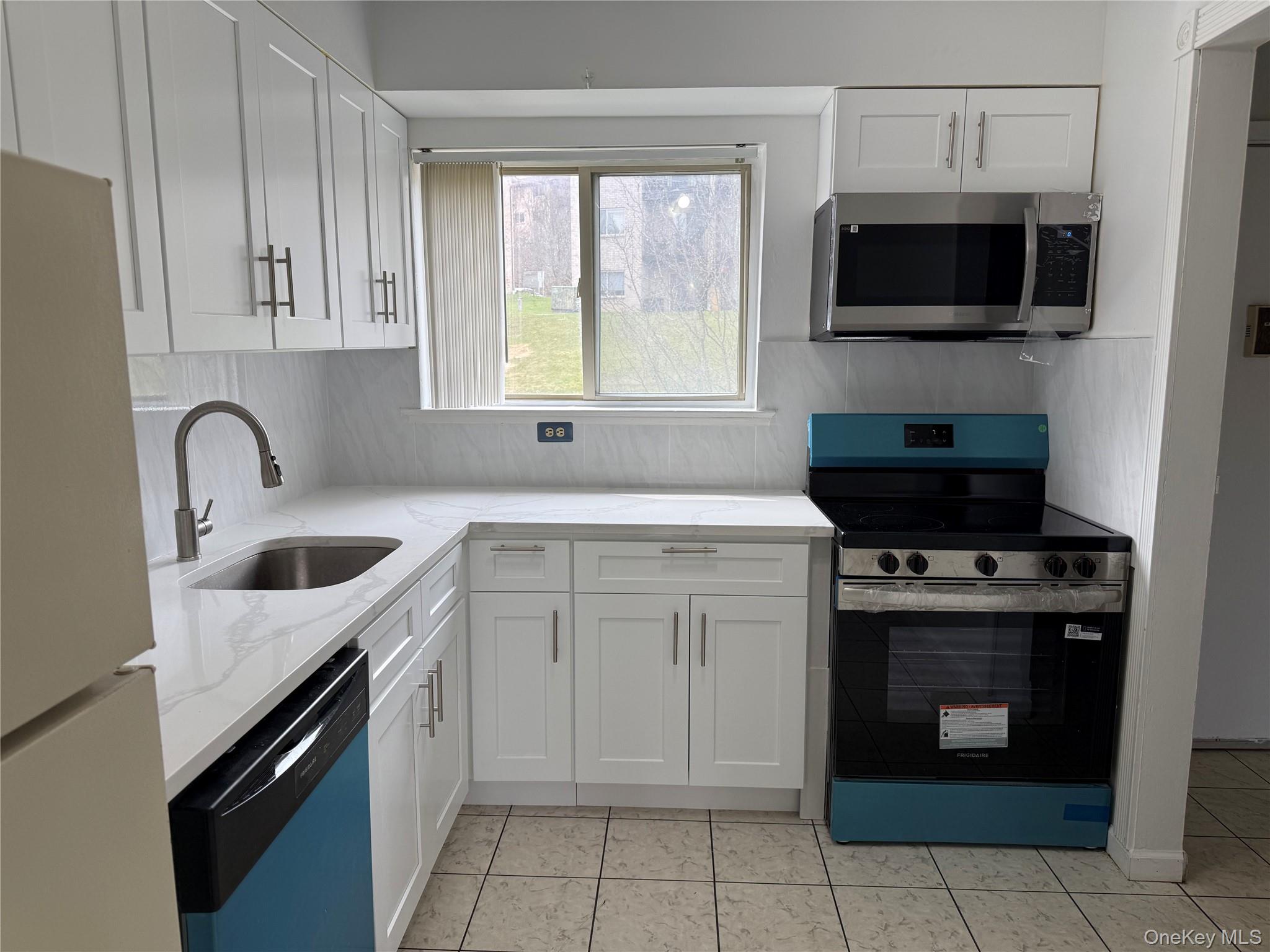26 Cooper Road, Unit 811 Poughkeepsie, NY 12603 - Photo 3 of 25