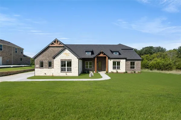 $645,990 | 2001 Woodland Road, Weatherford, TX 76088