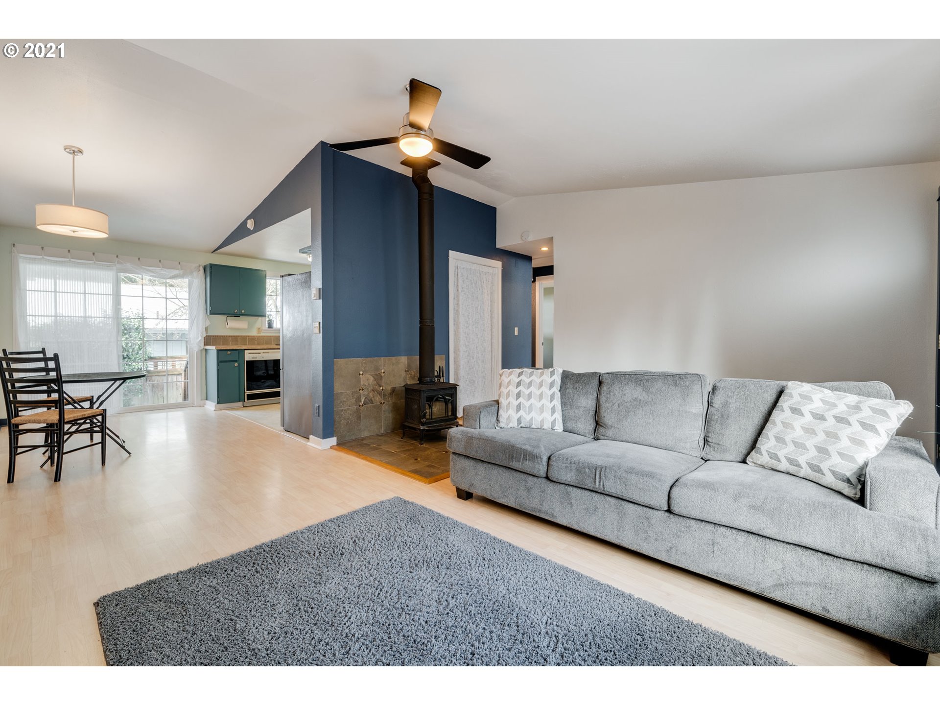 2849 Southwest Spring Garden Street Portland, OR 97219 - Photo 6 of 29 Gallery Image 6