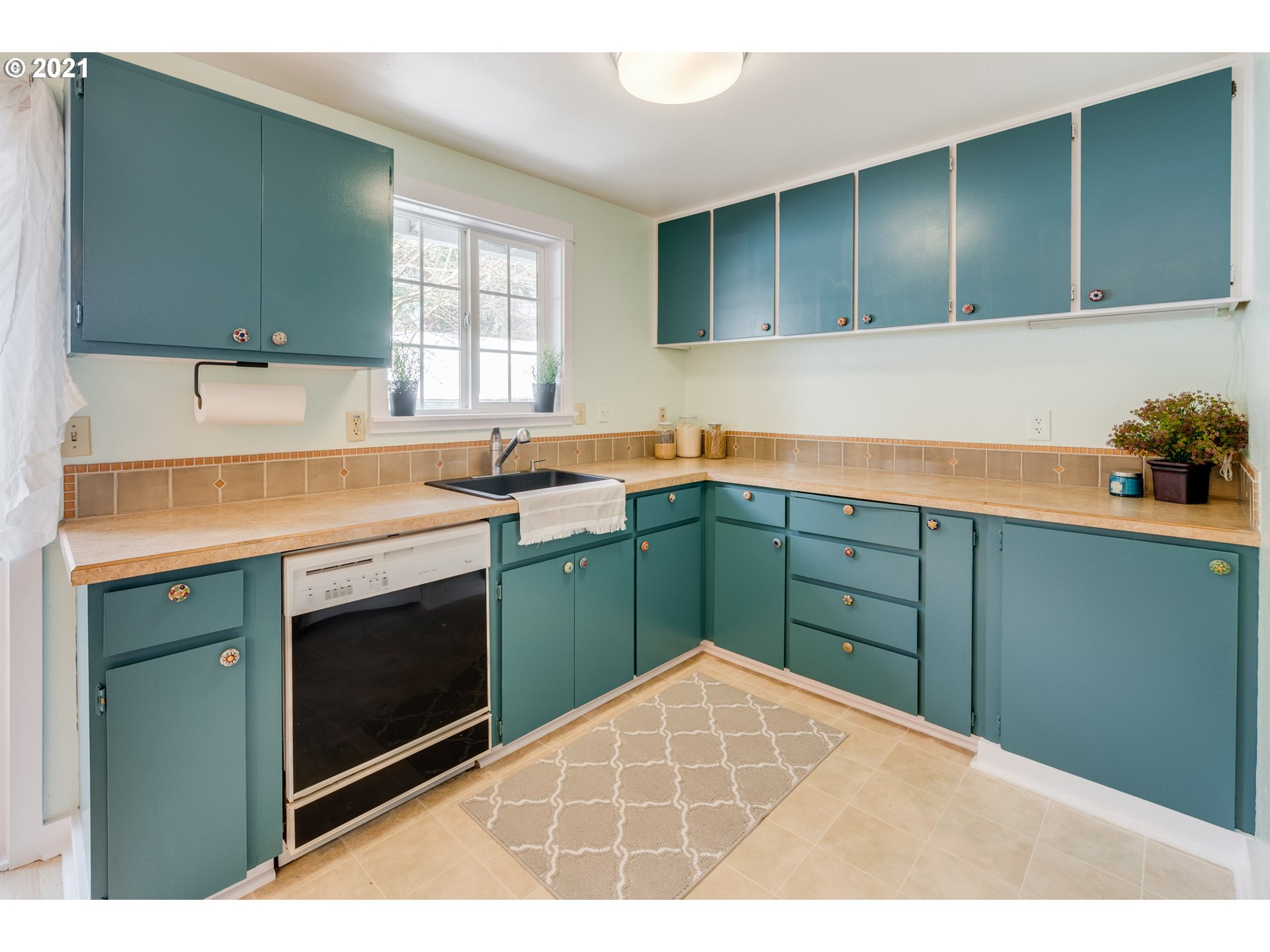 2849 Southwest Spring Garden Street Portland, OR 97219 - Photo 8 of 29 Gallery Image 8