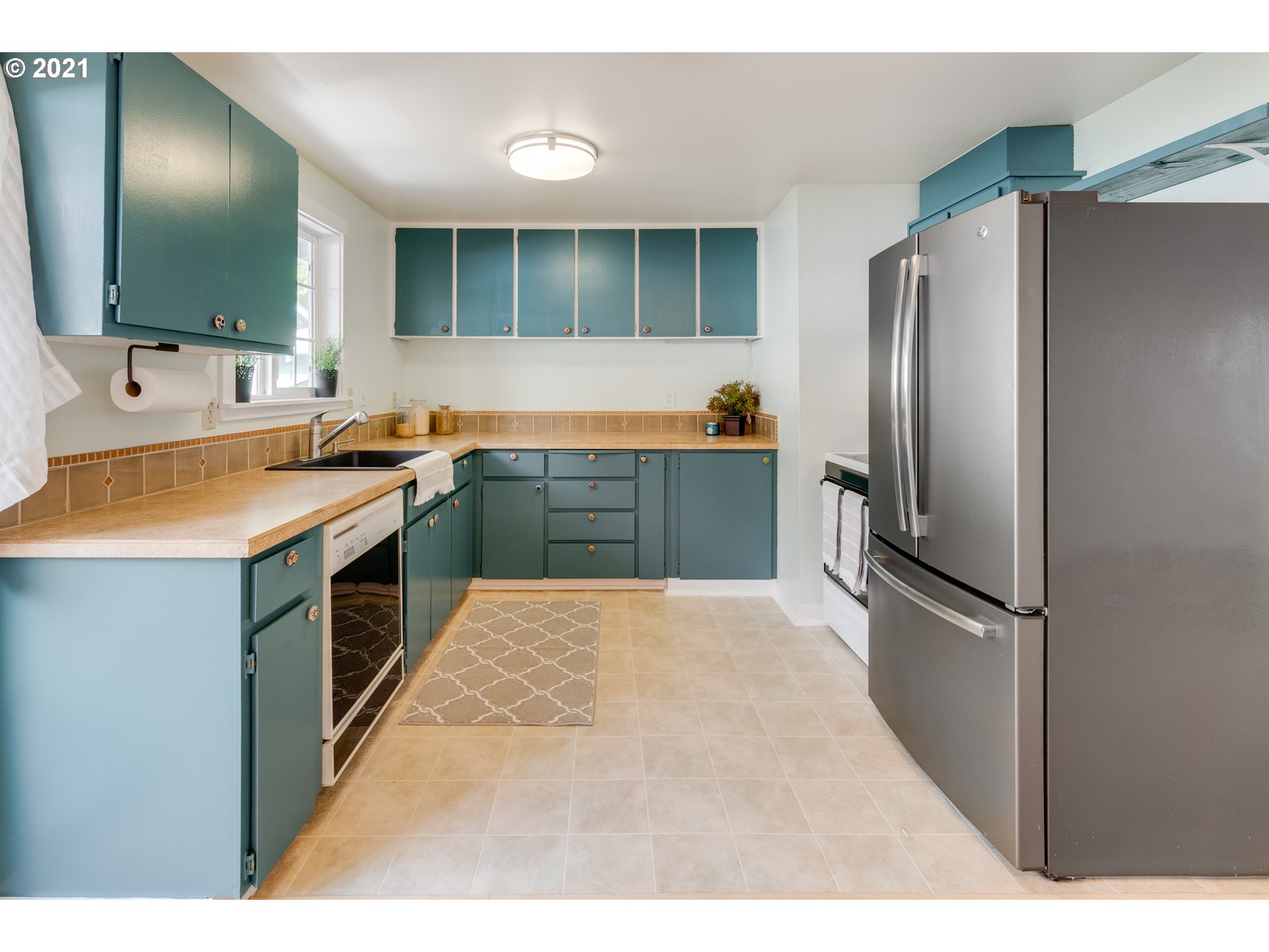 2849 Southwest Spring Garden Street Portland, OR 97219 - Photo 9 of 29 Gallery Image 9