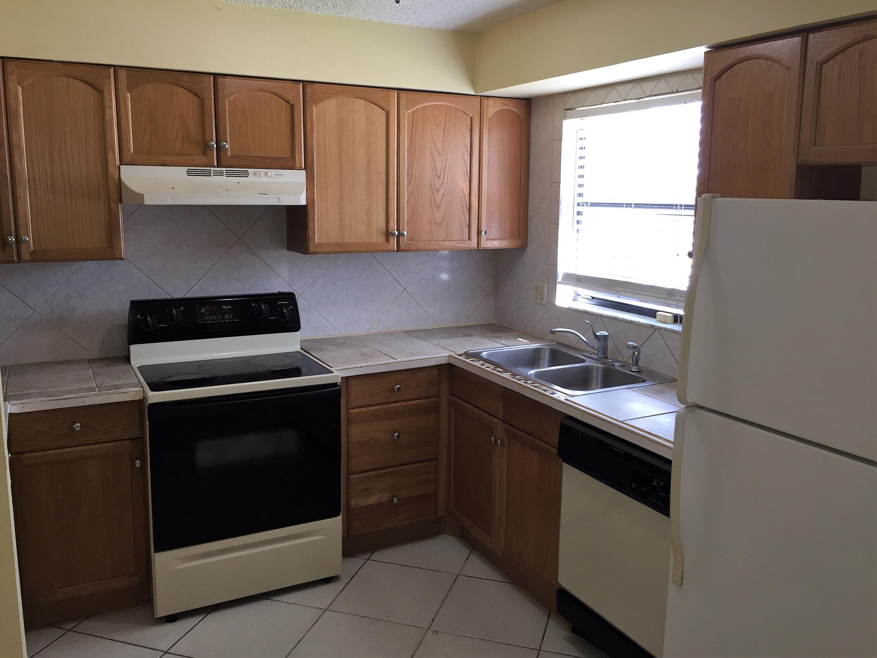 3705 Inlet Circle Greenacres, FL 33463 - Photo 2 of 10 IMG_2984