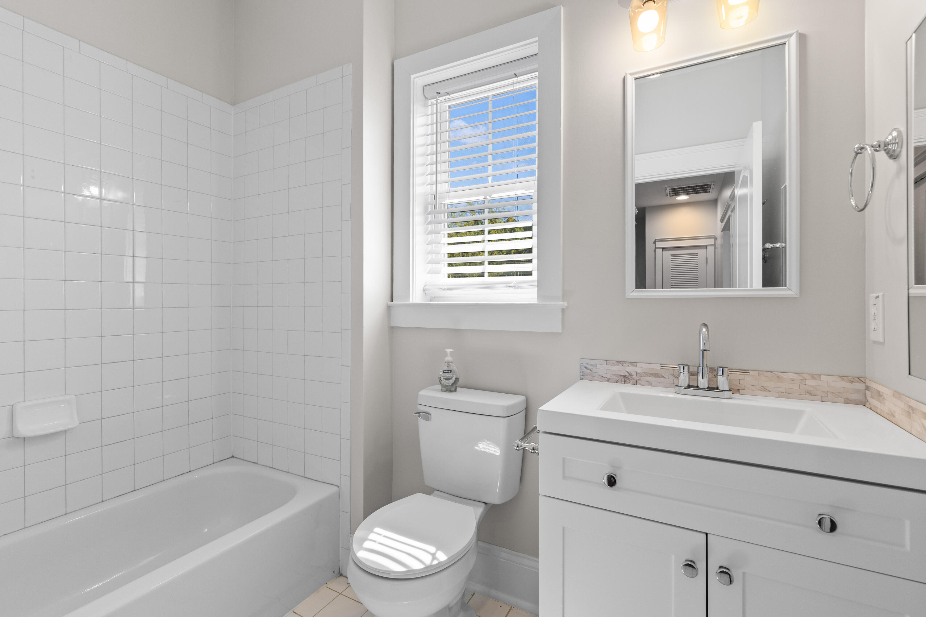 128 Summers Creek Court, Unit 1094 Mount Pleasant, SC 29464 - Photo 17 of 27 1G1A1889