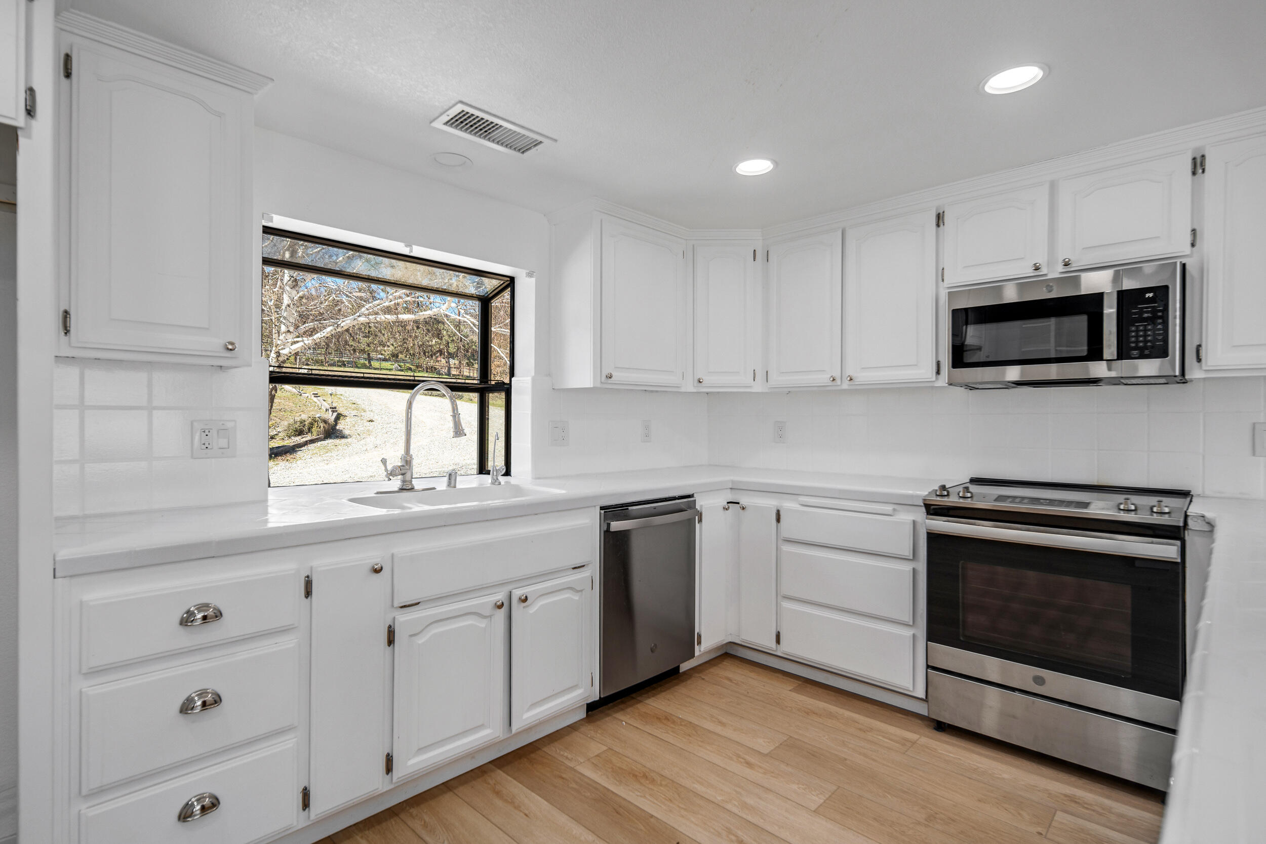 28061 Cumberland Road Tehachapi, CA 93561 - Photo 20 of 48 Cumberland-17