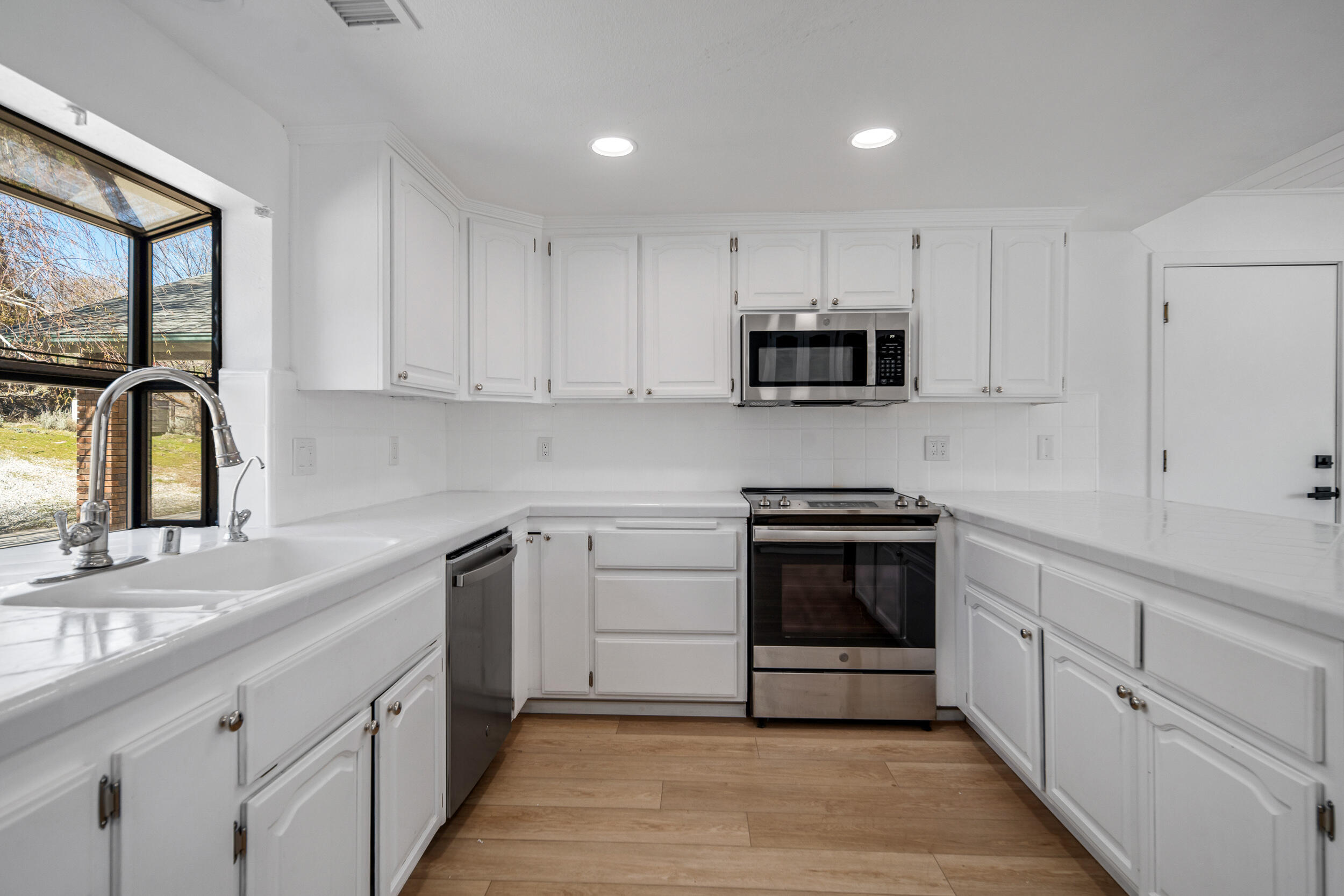 28061 Cumberland Road Tehachapi, CA 93561 - Photo 21 of 48 Cumberland-18