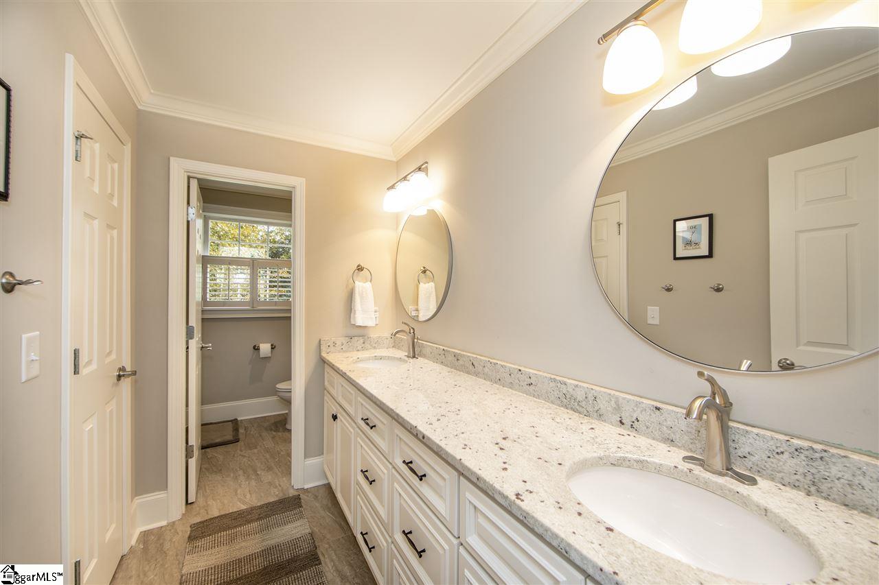 316 Chapman Road Greenville, SC 29605 - Photo 21 of 36 With separate tub/shower room