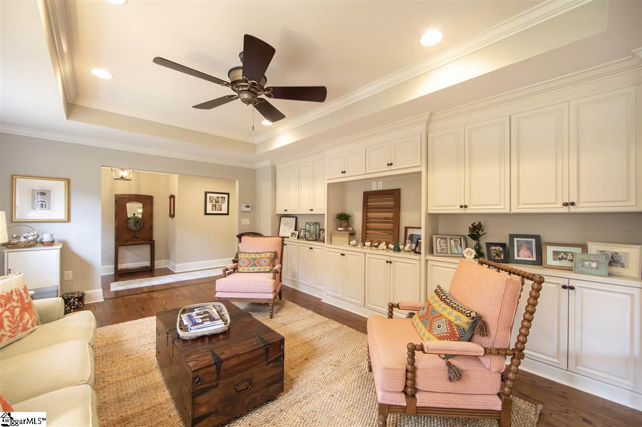 316 Chapman Road Greenville, SC 29605 - Photo 5 of 36 Custom Bookshelves and Built Ins!