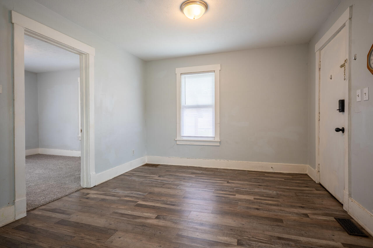 1702 Wisconsin Avenue, Unit 1704 Beloit, WI 53511 - Photo 12 of 23 Unit 2 Livingroom