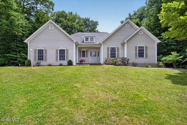 $579,900 | 4 Dorothy Lane, Glenville, NY 12302