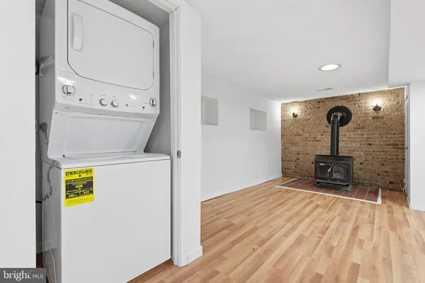a view of kitchen with washer and dryer