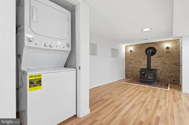 a view of kitchen with washer and dryer