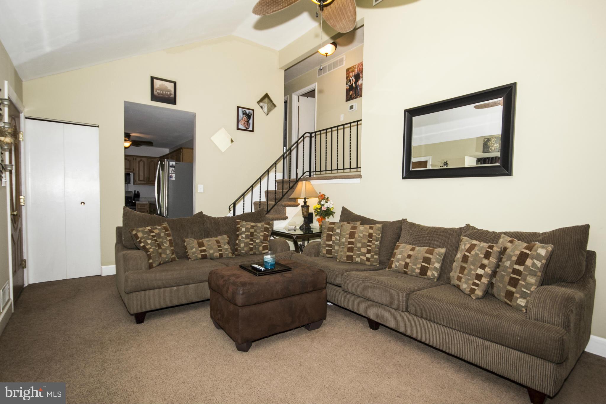 7705 Beekay Road Baltimore, MD 21219 - Photo 4 of 25 Living Room