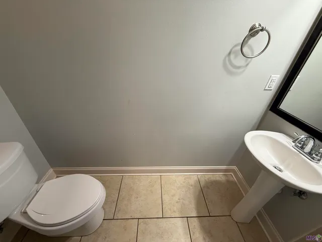 $2,700 | 8017 Seville Court, Baton Rouge, LA 70820