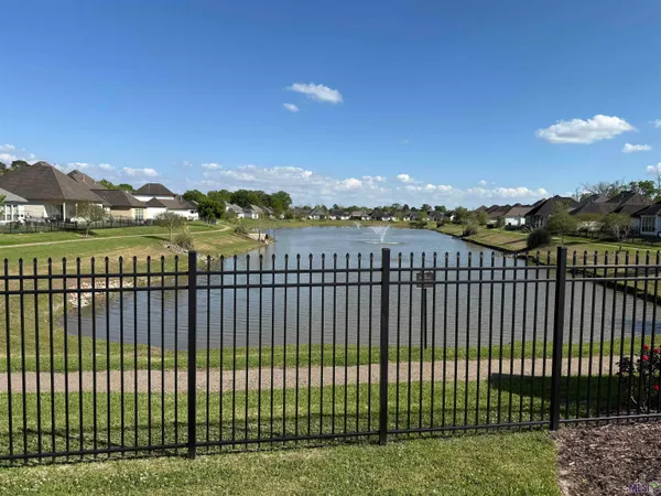 $2,700 | 8017 Seville Court, Baton Rouge, LA 70820