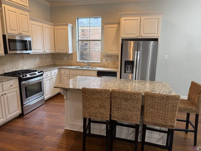 $2,700 | 8017 Seville Court, Baton Rouge, LA 70820