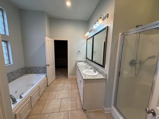 $2,700 | 8017 Seville Court, Baton Rouge, LA 70820