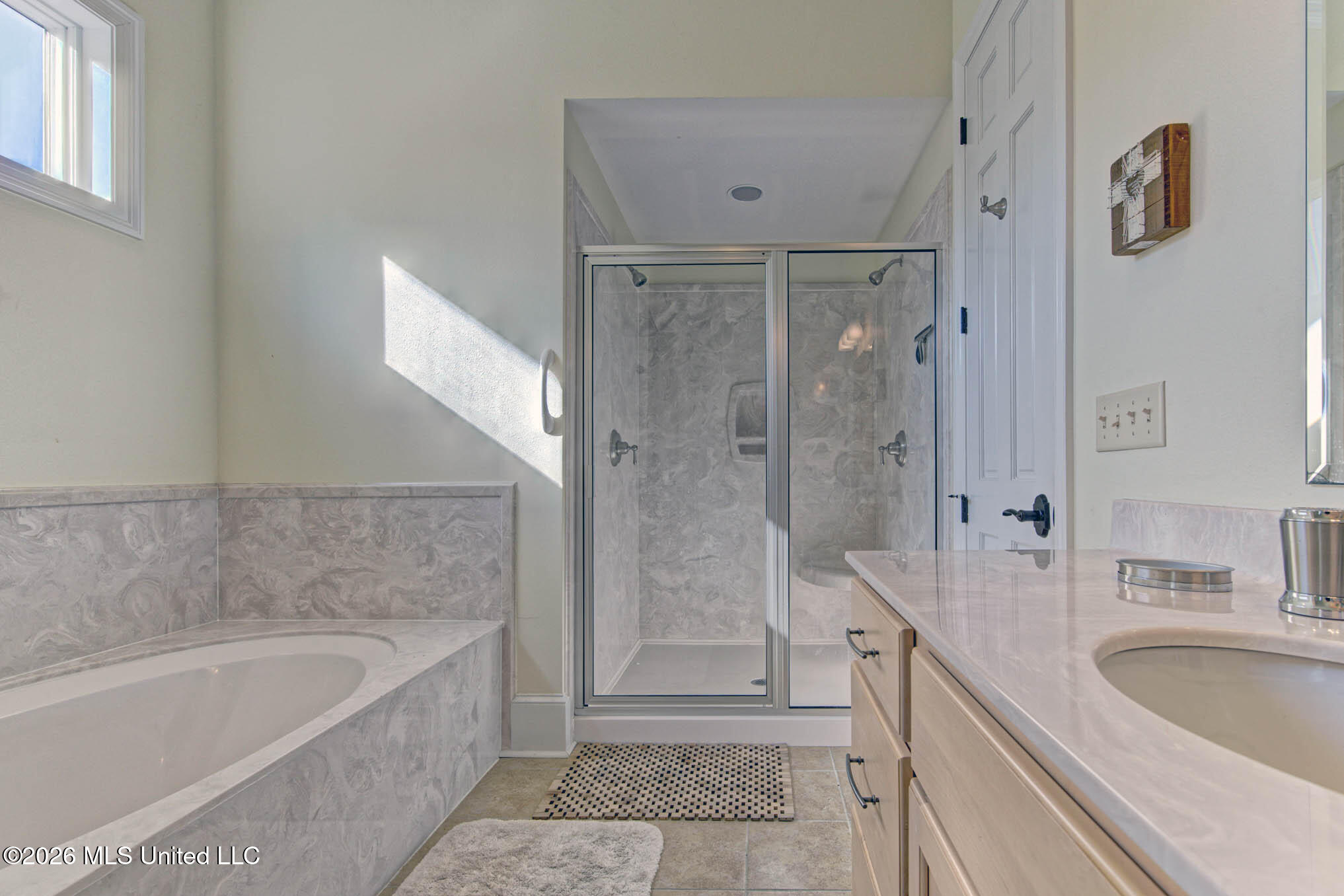 37 Chapel Hill Road Bay St. Louis, MS 39520 - Photo 20 of 44 14Interior01_DxO