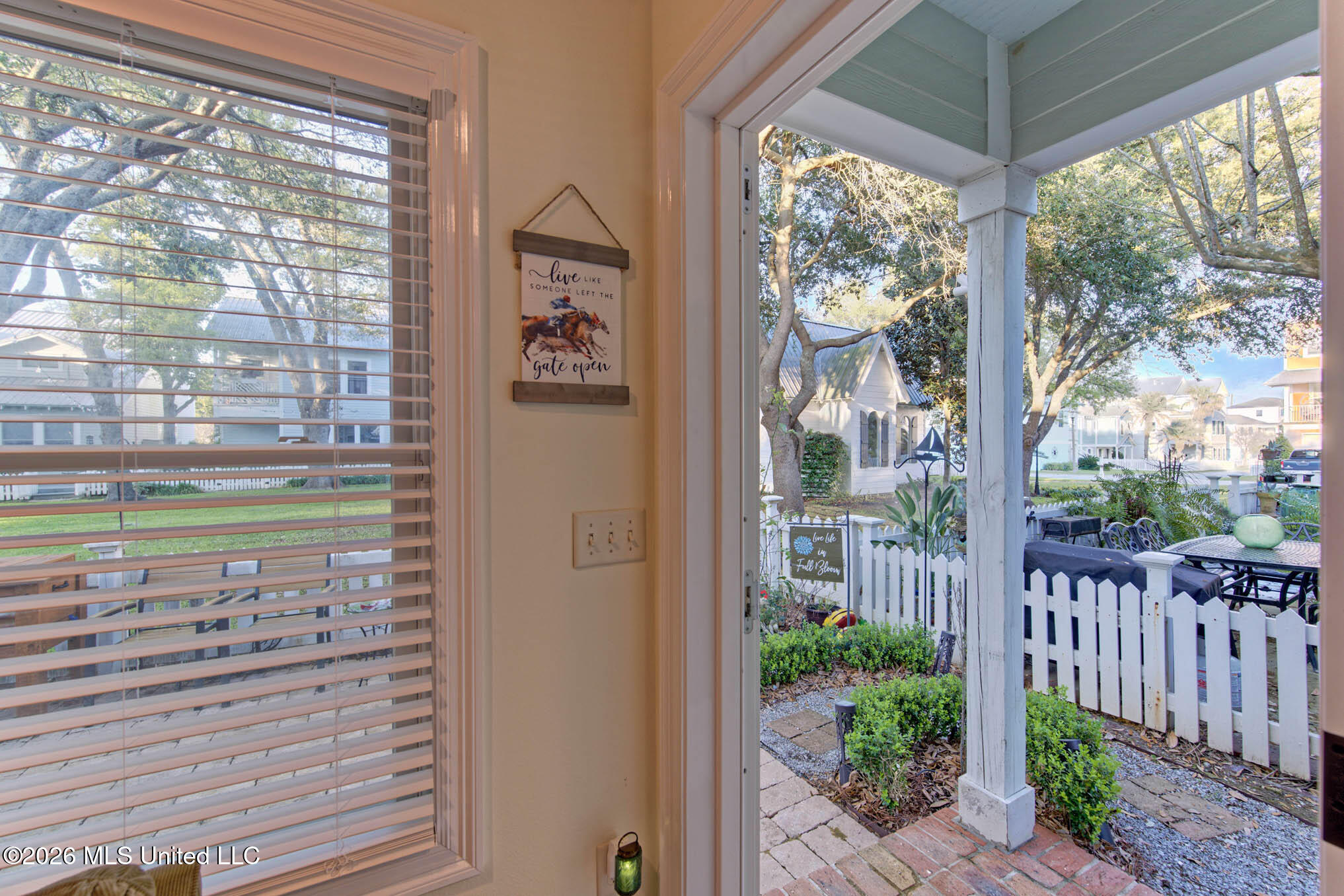 37 Chapel Hill Road Bay St. Louis, MS 39520 - Photo 28 of 44 72Interior02_DxO