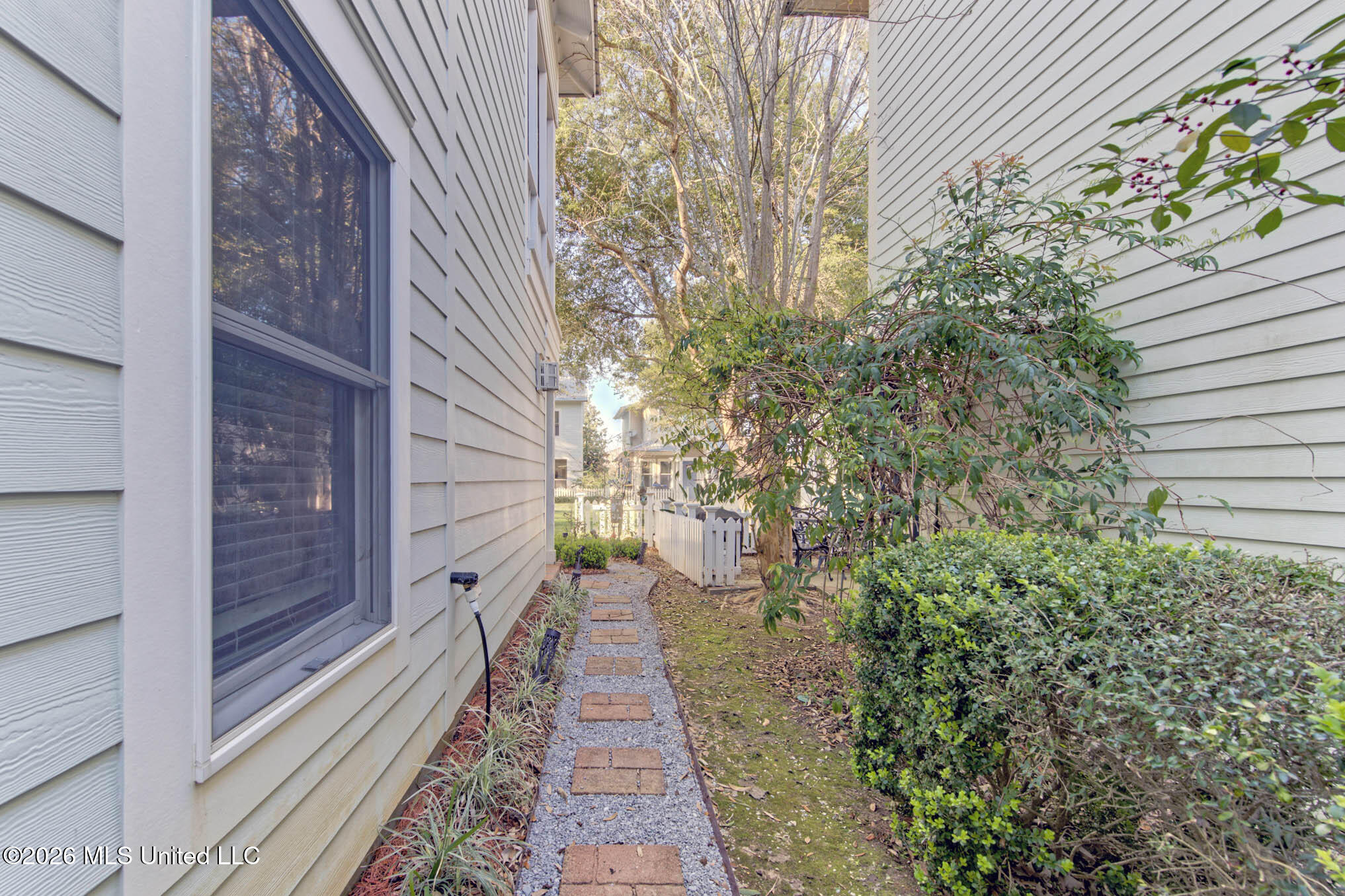 37 Chapel Hill Road Bay St. Louis, MS 39520 - Photo 35 of 44 42Interior02_DxO