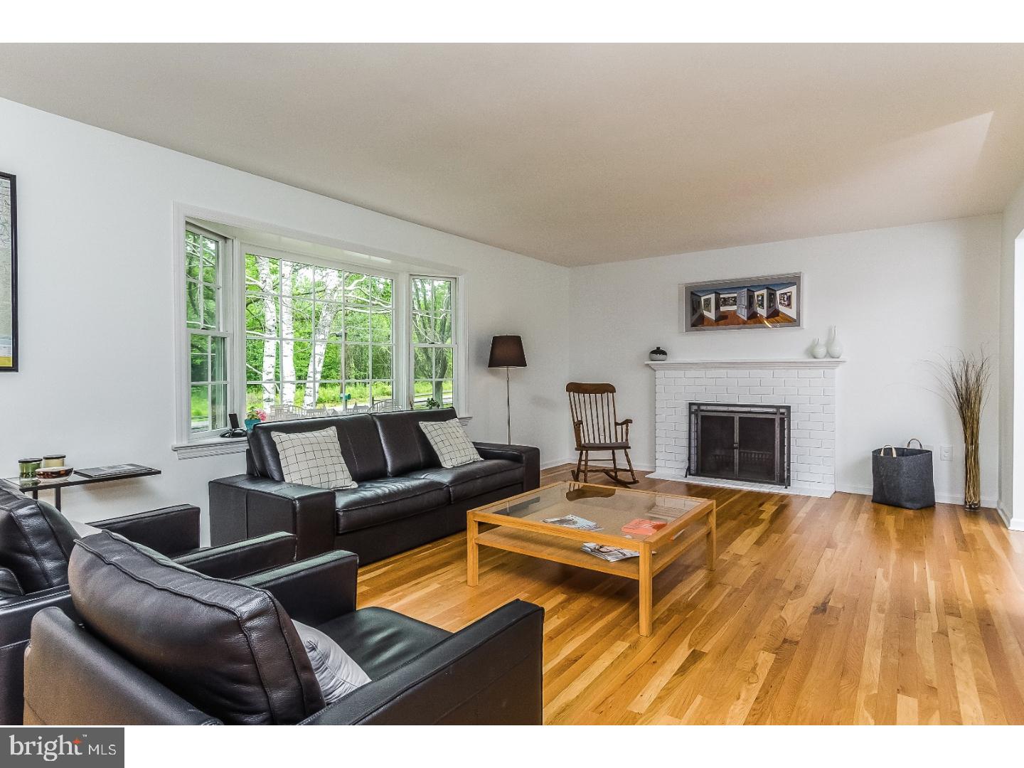 31 Van Kirk Road Lawrence Township, NJ 08648 - Photo 2 of 21 Living Room