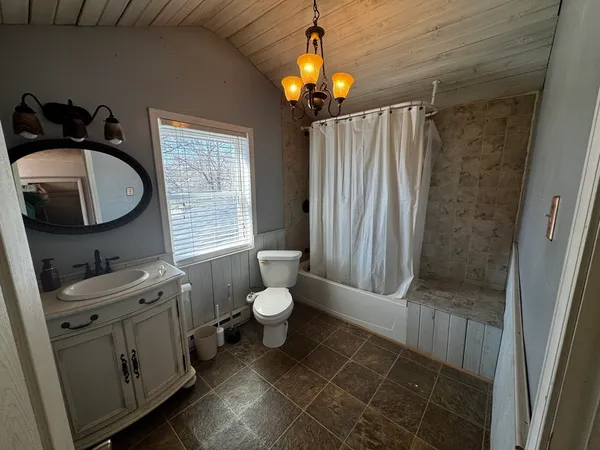 $159,900 | 517 North Vine Street, Du Quoin, IL 62832