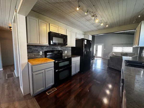 $159,900 | 517 North Vine Street, Du Quoin, IL 62832