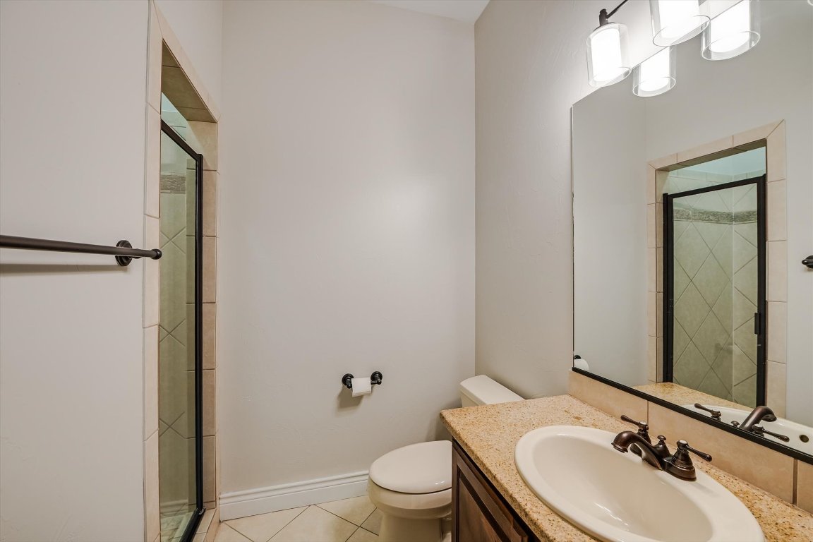 524 Highland Spring Lane Georgetown, TX 78633 - Photo 23 of 39 a bathroom with a sink a toilet and shower