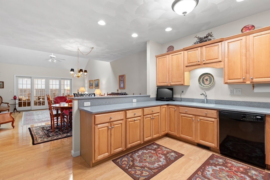 7 Raymond Court, Unit 7 Georgetown, MA 01833 - Photo 11 of 31