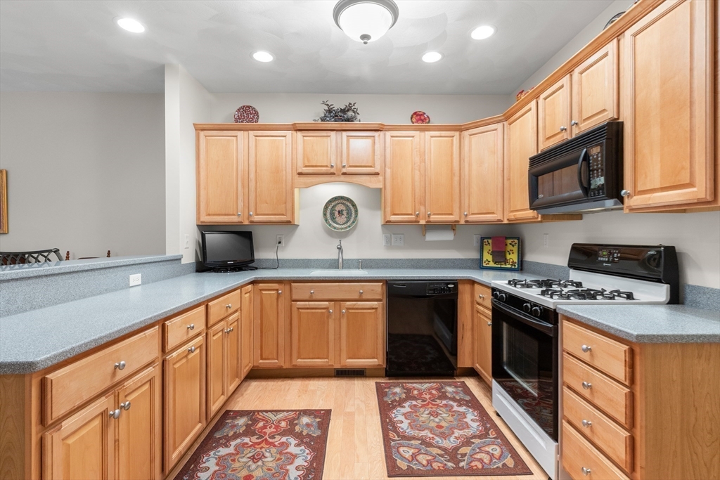 7 Raymond Court, Unit 7 Georgetown, MA 01833 - Photo 12 of 31