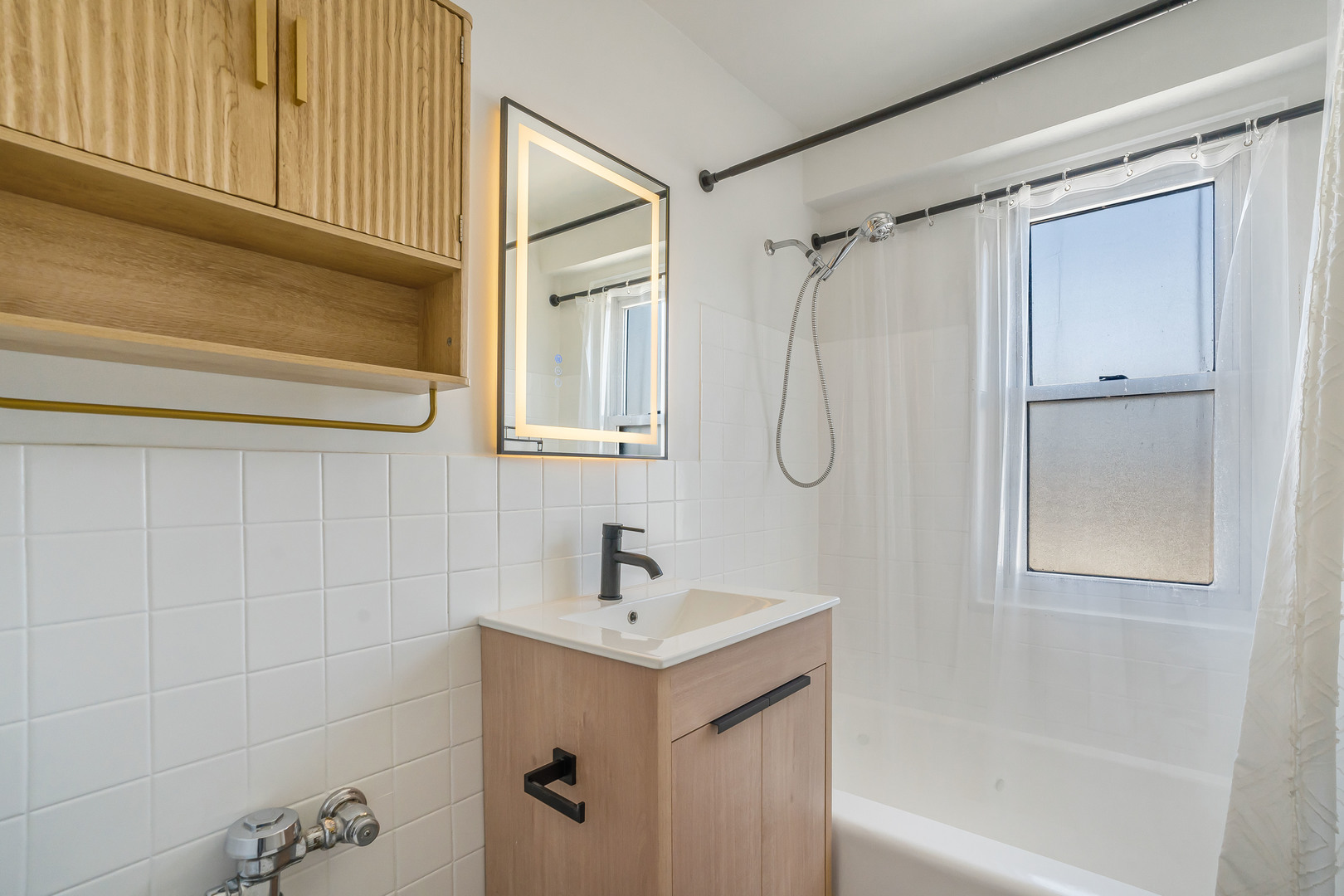 2909 North Sheridan Road, Unit 1702 Chicago, IL 60657 - Photo 13 of 16 Gallery Image 13