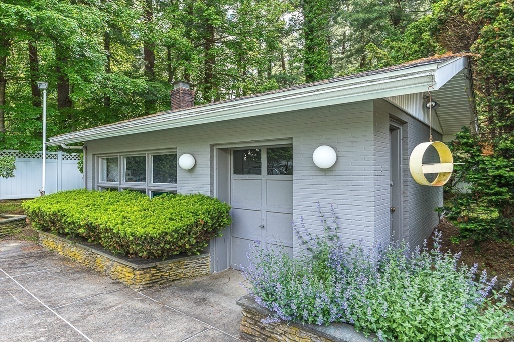 12 Alexandra Road Lynnfield, MA 01940 - Photo 37 of 42 a front view of a house with garden